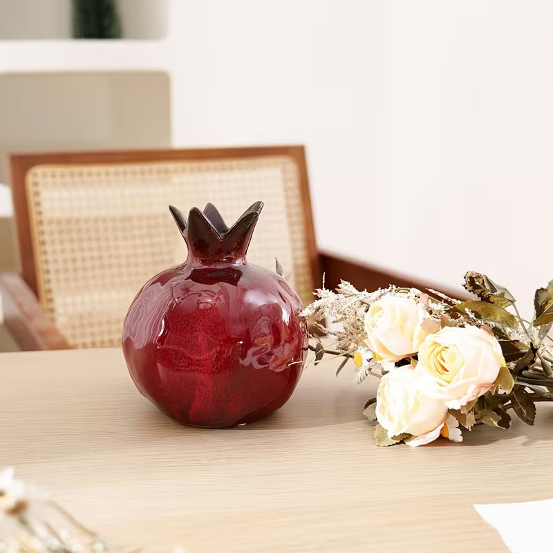 Yalda Vase aus roter Keramik mit Granatapfelmotiv