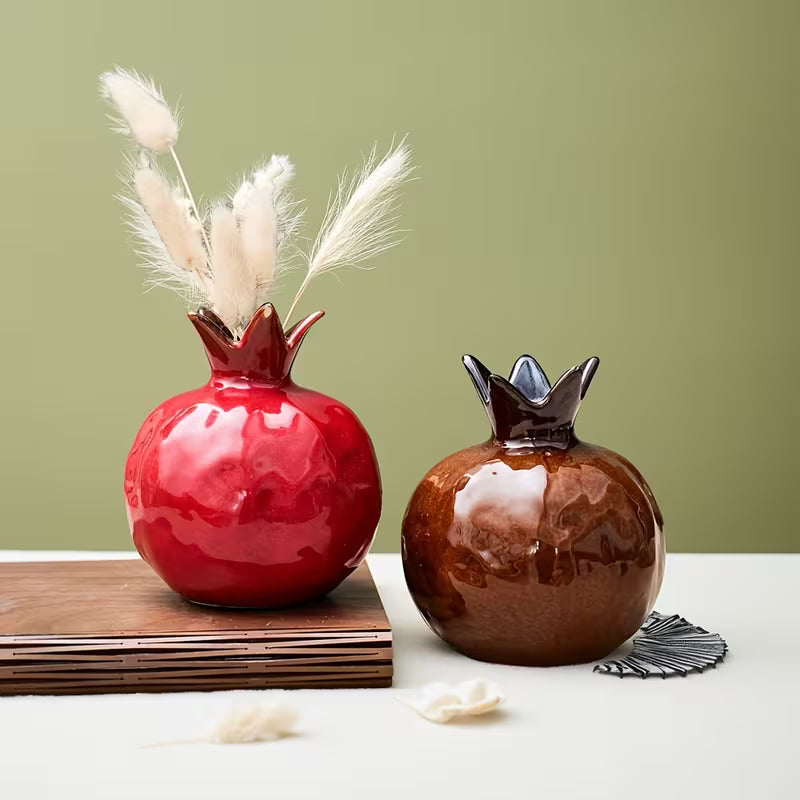 Yalda Vase aus roter Keramik mit Granatapfelmotiv