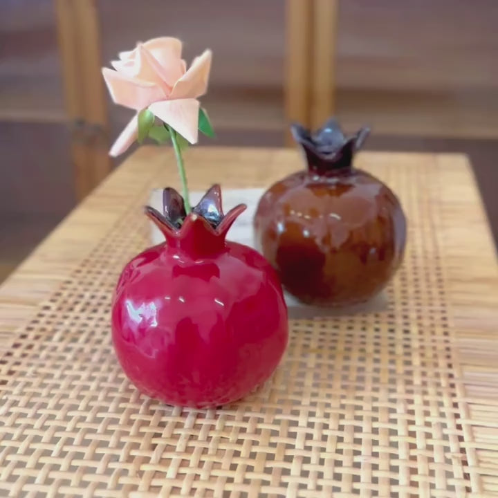 Yalda Vase aus roter Keramik mit Granatapfelmotiv
